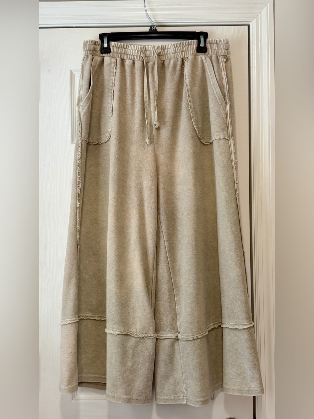 easel Neutral Taupe Wide-Leg Drawstring Capris
